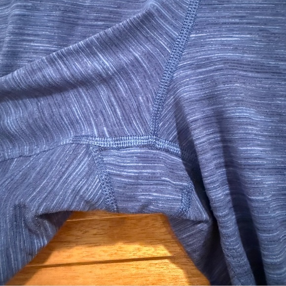 Lululemon Women’s Blue Cropped Athletic Active Leggings Sz 10 - Picture 4 of 7